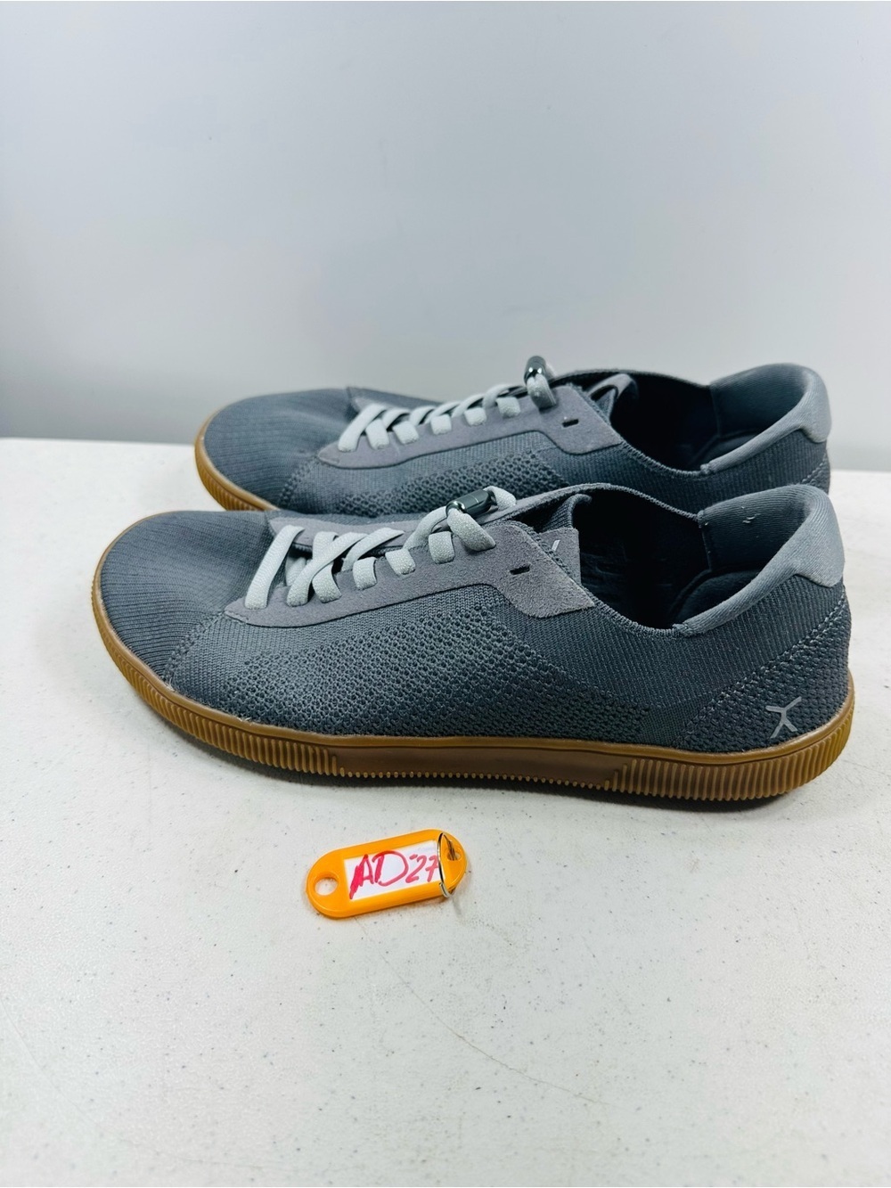 Lux Men's Knit Low-Top Sneakers - Gray with Gum Sole size 8